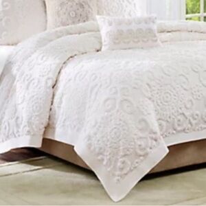 Harbor House Suzanna Tufted Medallion Duvet Cover Queen White 89”x94” GUC
